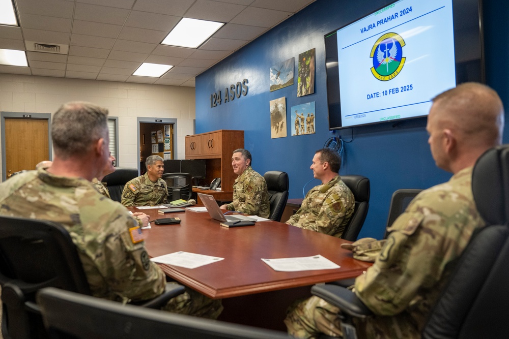 U.S. Army Major General meets with 124th ASOS