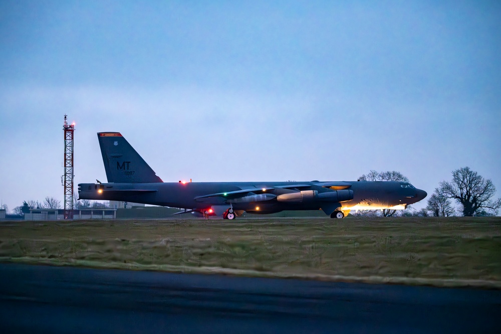 B-52 Stratofortress arrives at RAF Fairford for BTF 25-2