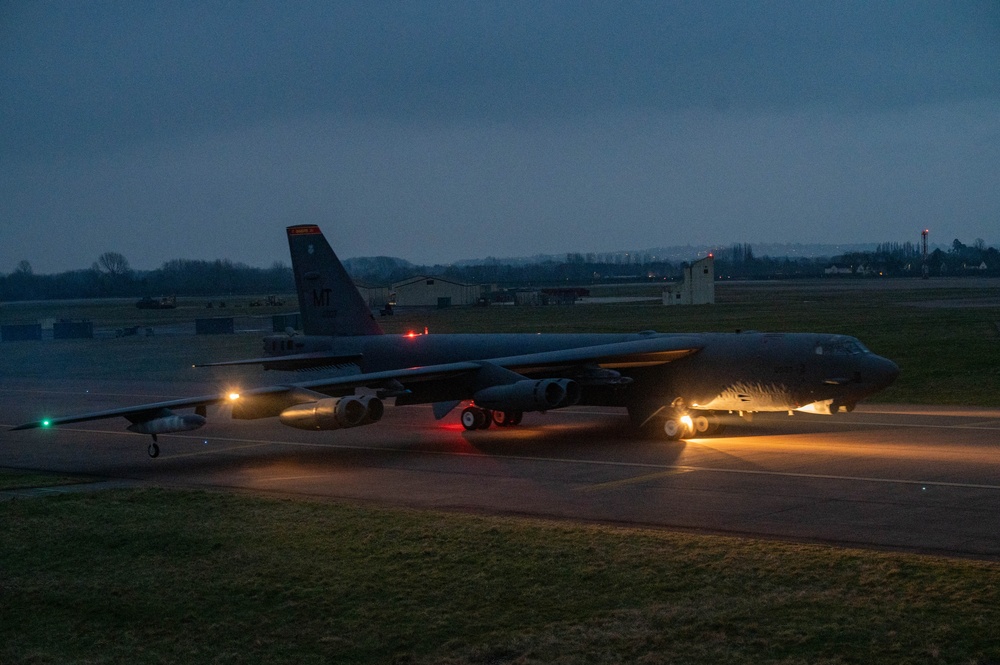 B-52 Stratofortress arrives at RAF Fairford for BTF 25-2