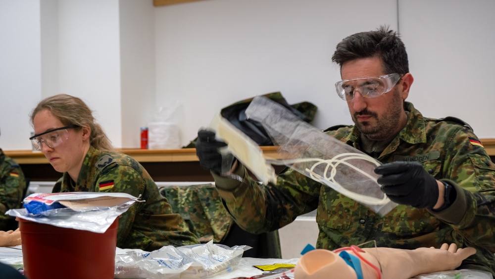 U.S. and German Soldiers conduct whole blood transfusion training in Germany