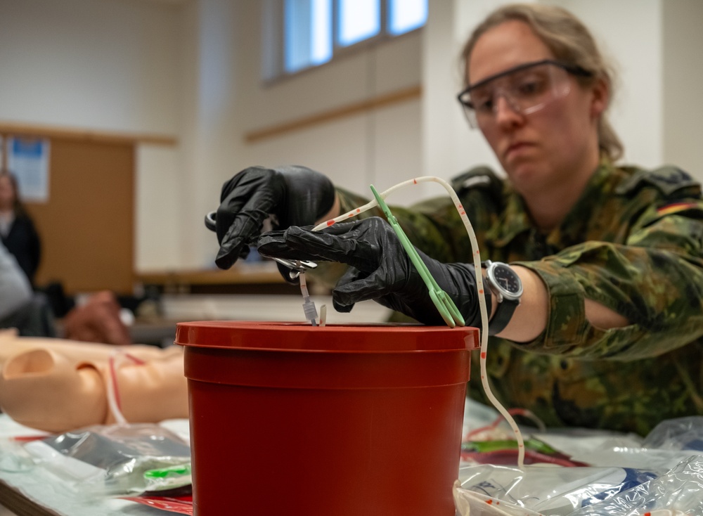 U.S. and German Soldiers conduct whole blood transfusion training in Germany