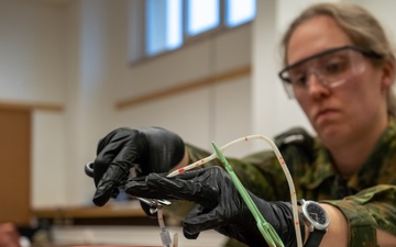 U.S. and German Soldiers conduct whole blood transfusion training in Germany