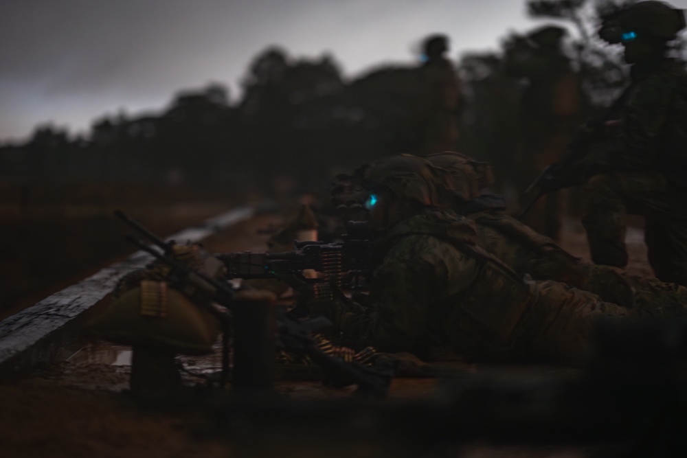 82nd ABN DIV’s “Two Panther” qualifies at night during 1st Sgt. Funk DRE