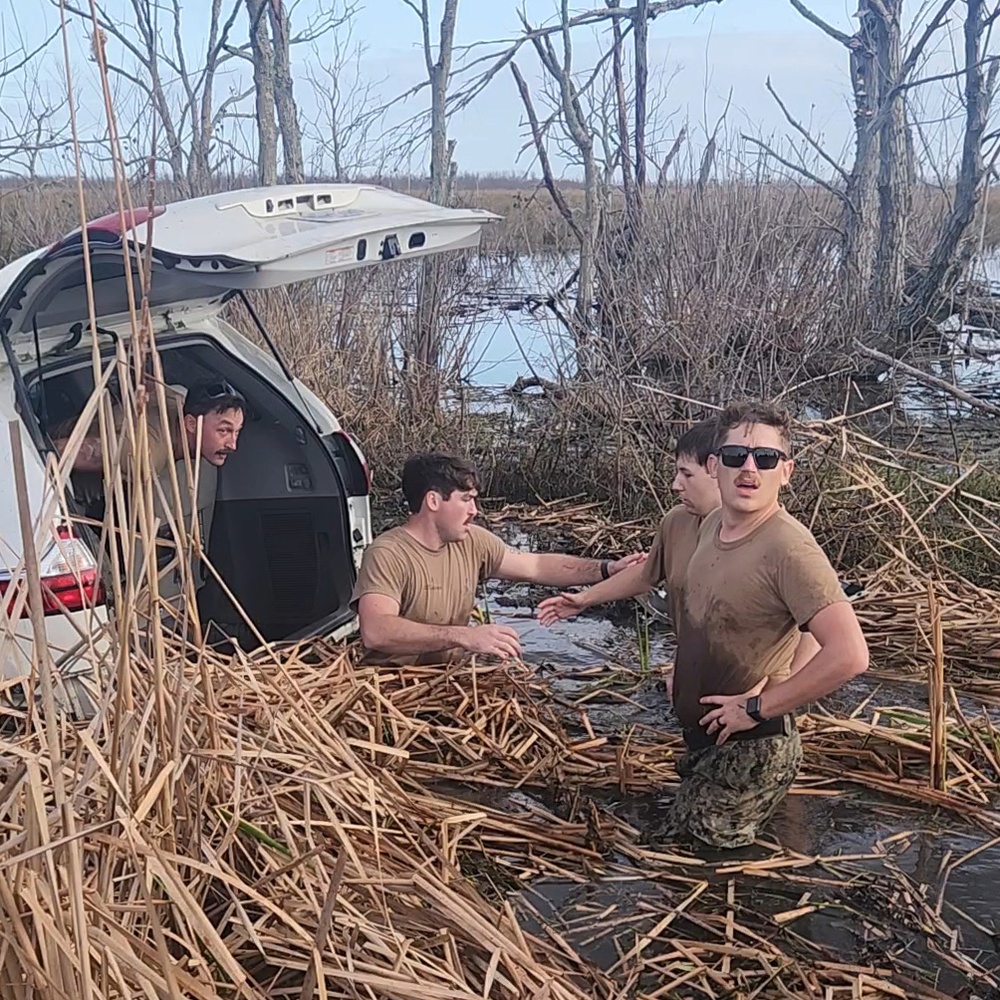 NMCB 11 Seabees Help Stranded Motorists