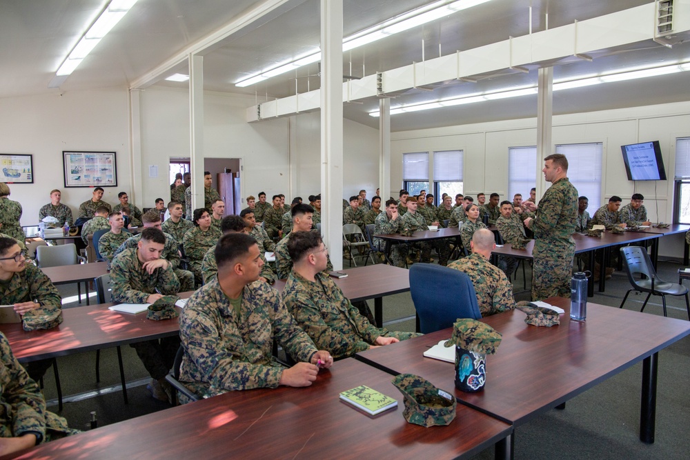 JTFCS Deputy Commnader Briefs Marines of the 1st Marine Logistics Group