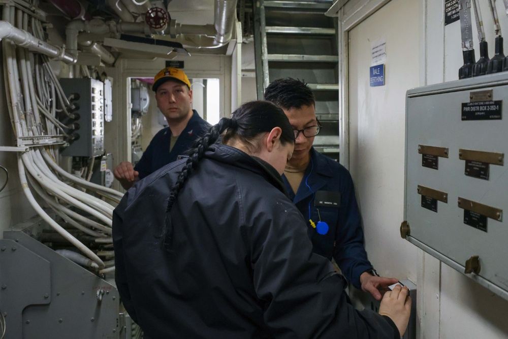 USS Truxtun Conducts DC Drills