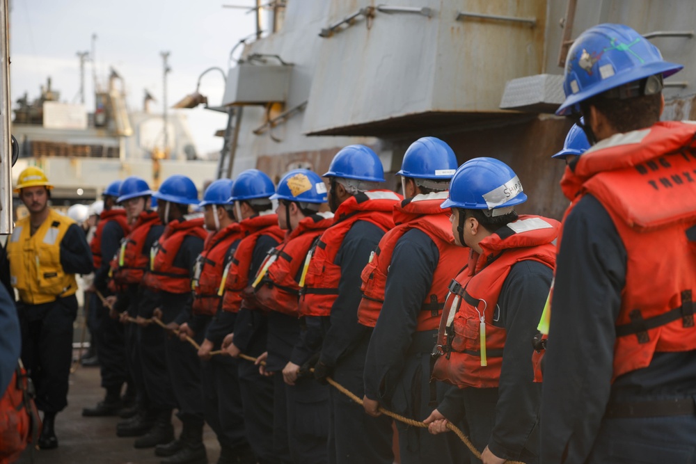 USS Truxtun Conducts RAS