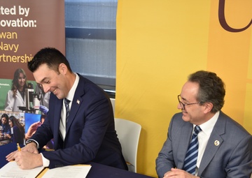 NAWCAD Lakehurst signs partnership agreement with Rowan University