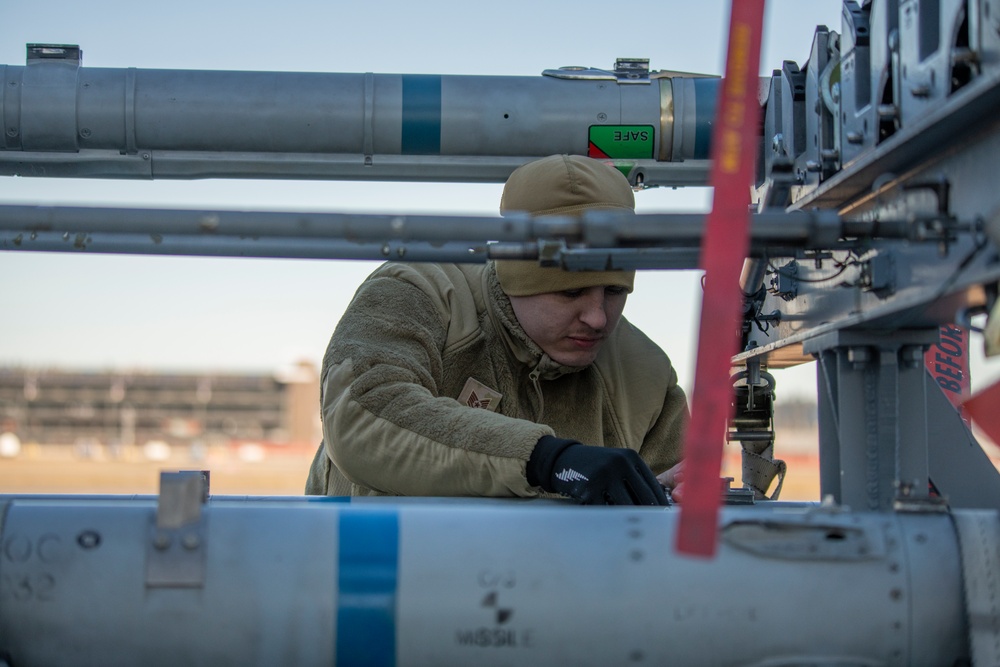 Kadena MX Airmen train at Portland Air National Guard Base