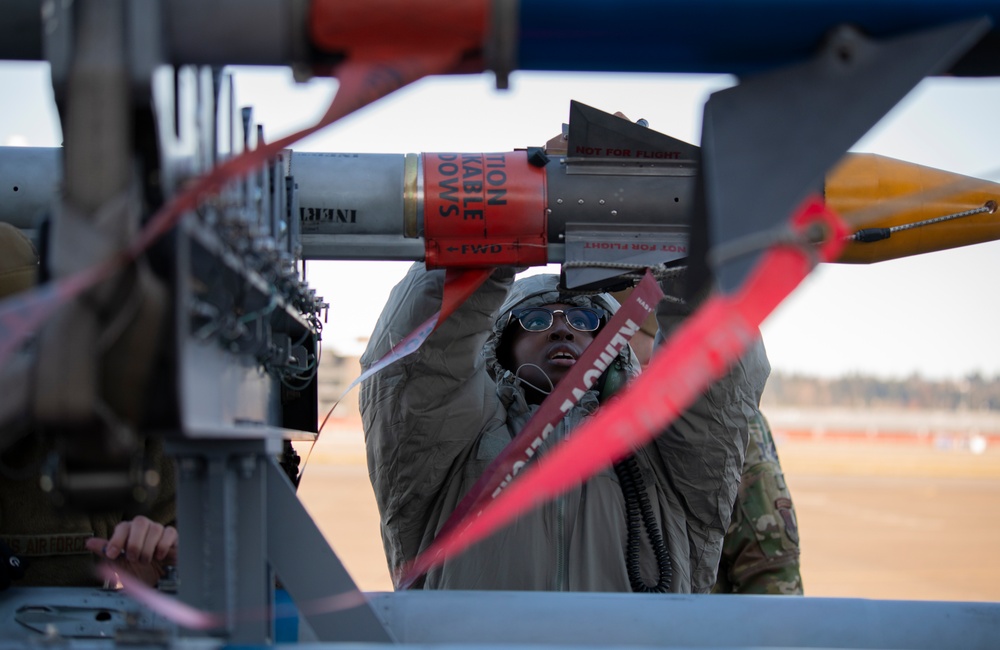 Kadena MX Airmen train at Portland Air National Guard Base