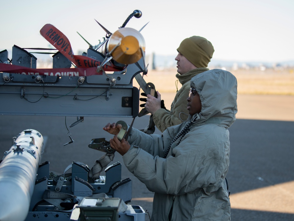 Kadena MX Airmen train at Portland Air National Guard Base