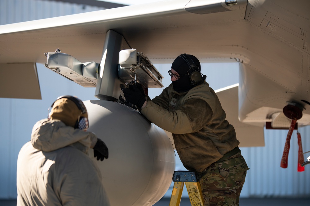 Kadena MX Airmen train at Portland Air National Guard Base