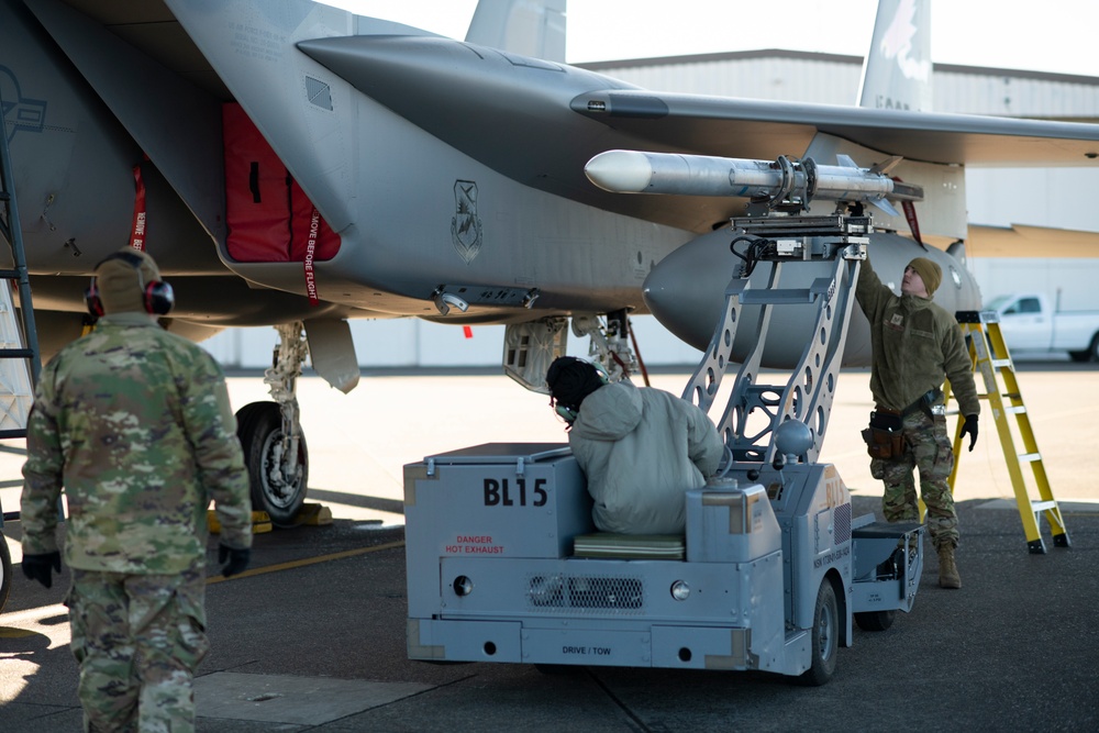 Kadena MX Airmen train at Portland Air National Guard Base