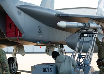 Kadena MX Airmen train at Portland Air National Guard Base