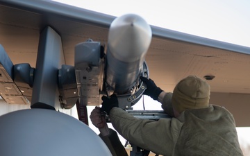 Kadena MX Airmen train at Portland Air National Guard Base