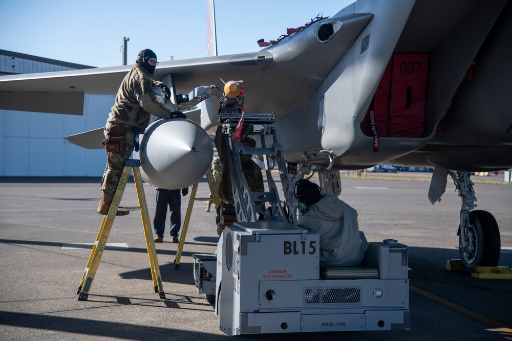 Kadena MX Airmen train at Portland Air National Guard Base