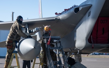 Kadena MX Airmen train at Portland Air National Guard Base