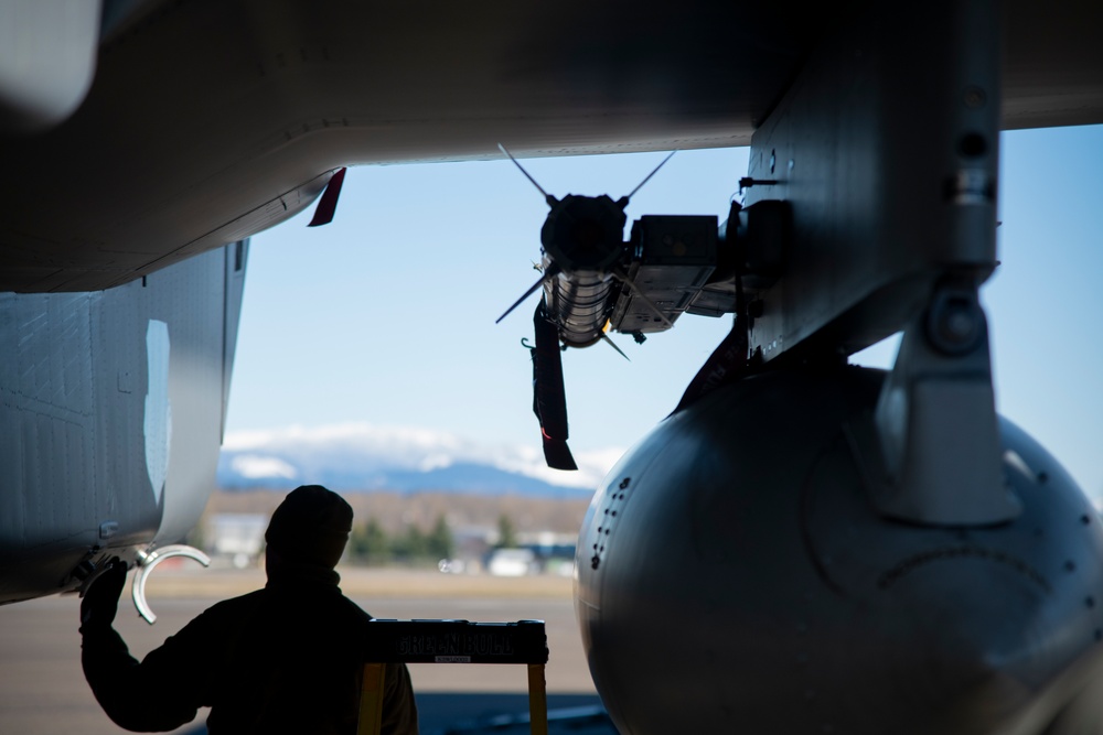 Kadena MX Airmen train at Portland Air National Guard Base