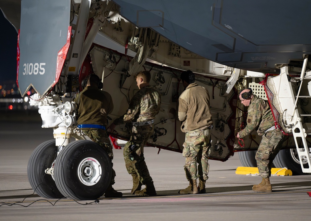 Whiteman maintainers keep the B-2 mission going at Red Flag 25-1