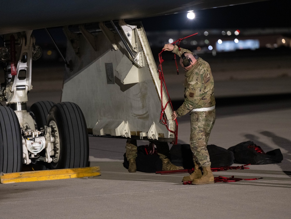 Whiteman maintainers keep the B-2 mission going at Red Flag 25-1