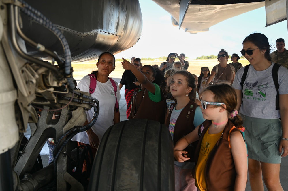 Andersen AFB Girl Scouts receive in-depth tour of B-1