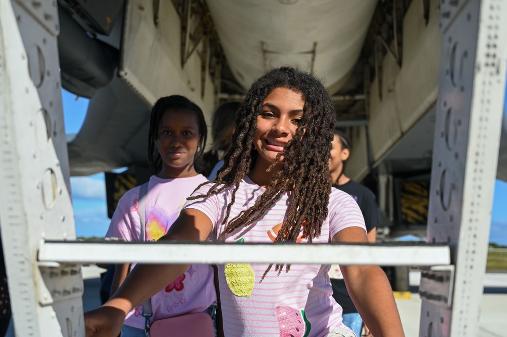 Andersen AFB Girl Scouts receive in-depth tour of B-1