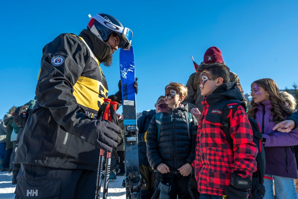 Team U.S. competes in advanced alpine skiing, snowboarding slalom run