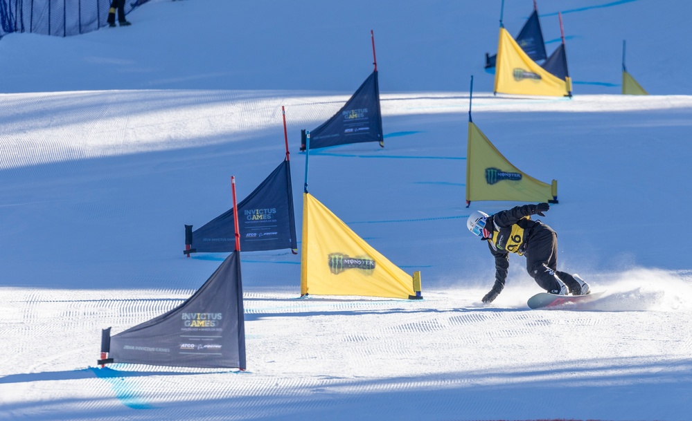 Team U.S. competes in advanced alpine skiing, snowboarding slalom run