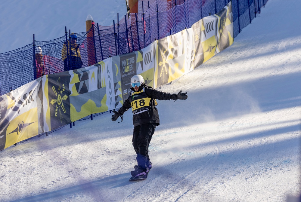 Team U.S. competes in advanced alpine skiing, snowboarding slalom run