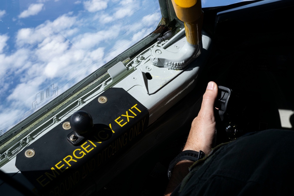 RAAF F-35As conduct aerial refueling with USAF KC-135