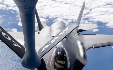 RAAF F-35As conduct aerial refueling with USAF KC-135