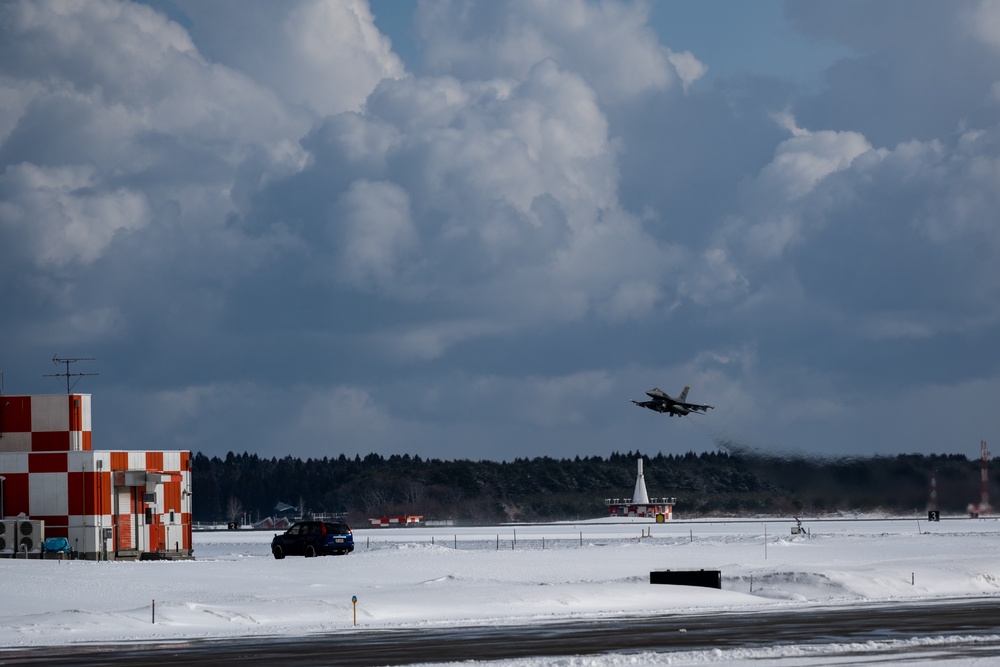 14th FS, Snow Can't Stop the Mission