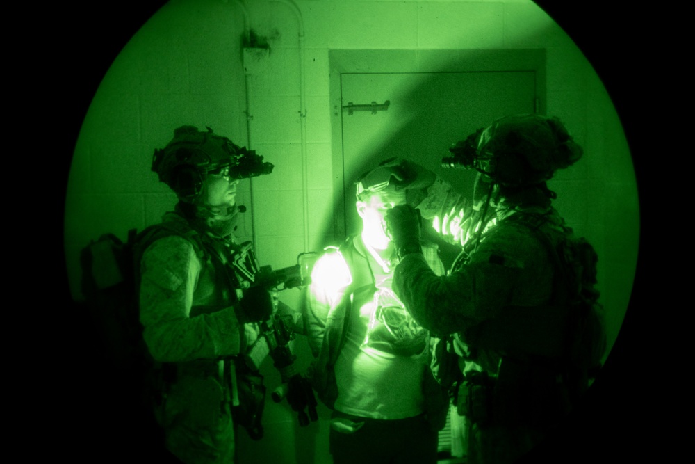 Marines conduct night raid with EOTG for deployment training