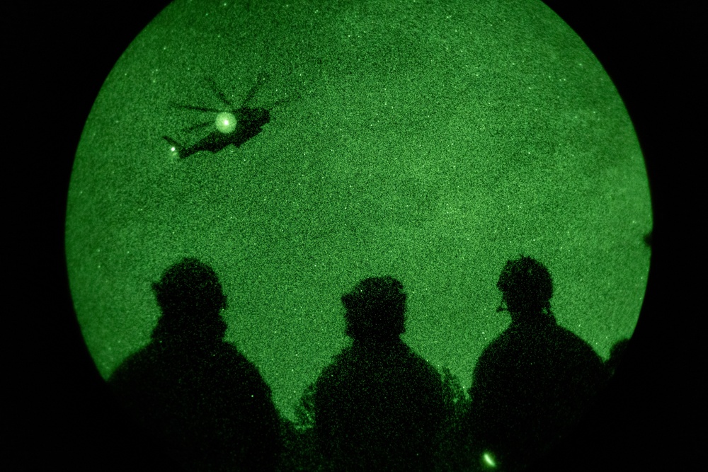 Marines conduct night raid with EOTG for deployment training