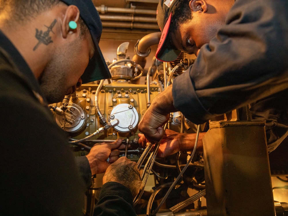 USS Benfold Conducts Engine Water Wash