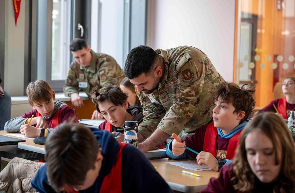 Airmen Inspire Future Innovators at STEMposium