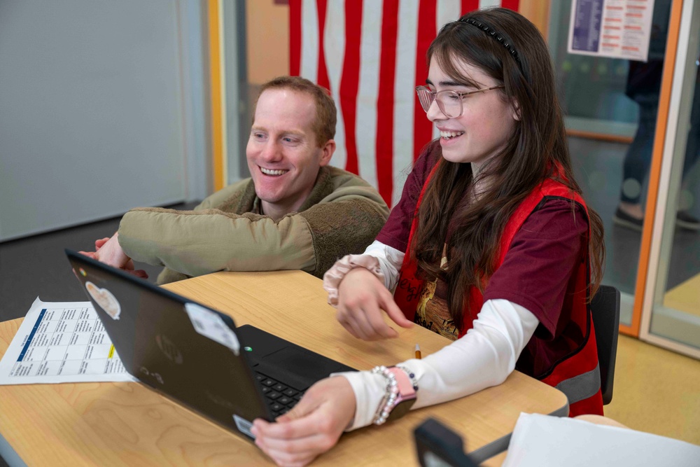 Airmen Inspire Future Innovators at STEMposium