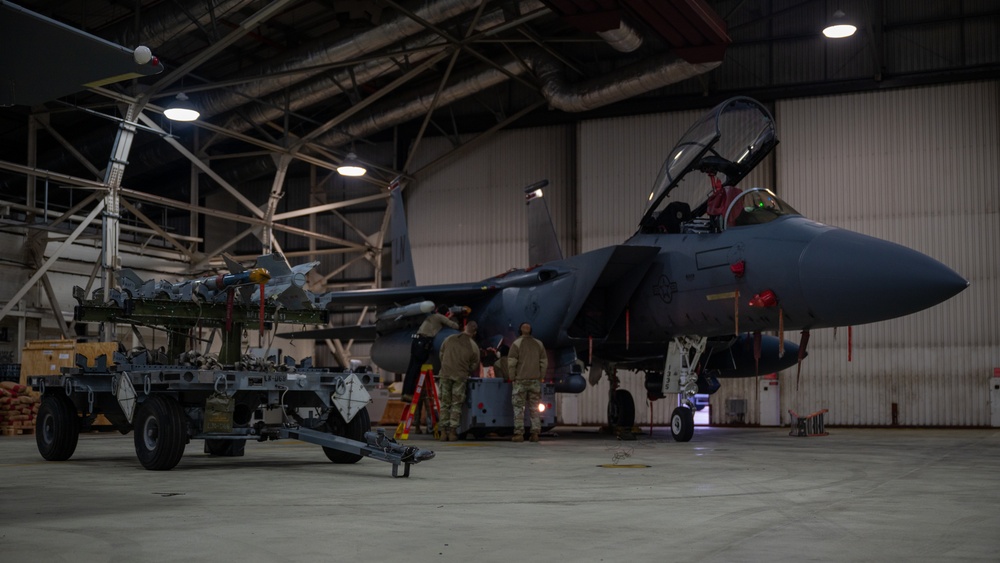 48 FW Maintainers test skills in annual Load Crew of the Year competition