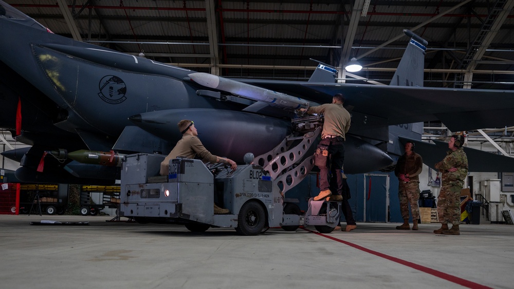 48 FW Maintainers test skills in annual Load Crew of the Year competition