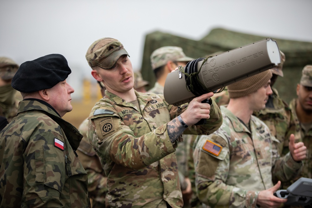 2CR Soldiers train on unmanned aerial systems defense