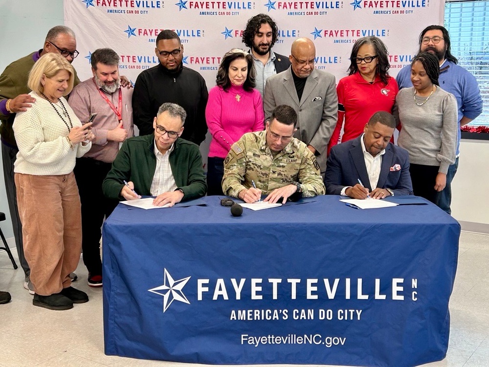 Garrison Commander Signs Intergovernmental Service Agreement with City of Fayetteville