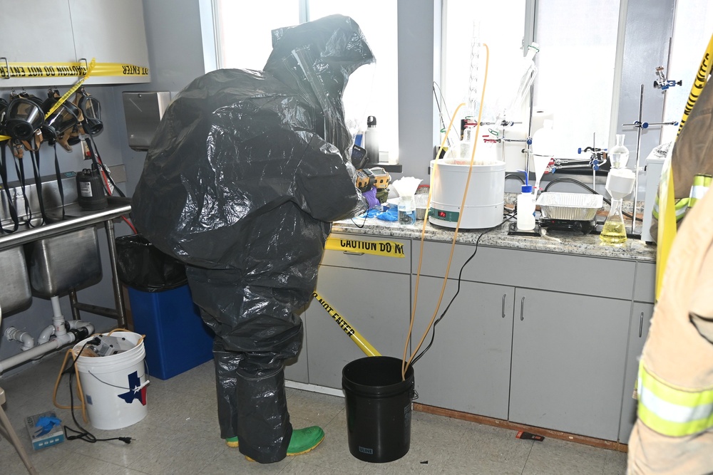 Pa. Guard Civil Support Team conducts simulated drug lab training