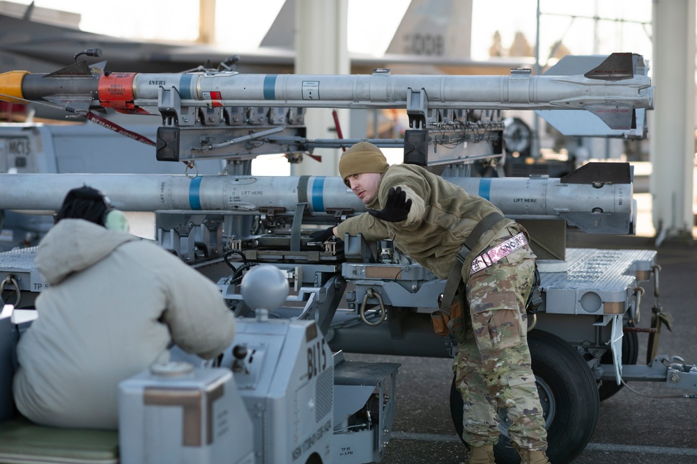 Kadena MX Airmen train at Portland Air National Guard Base