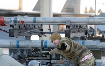 Kadena MX Airmen train at Portland Air National Guard Base