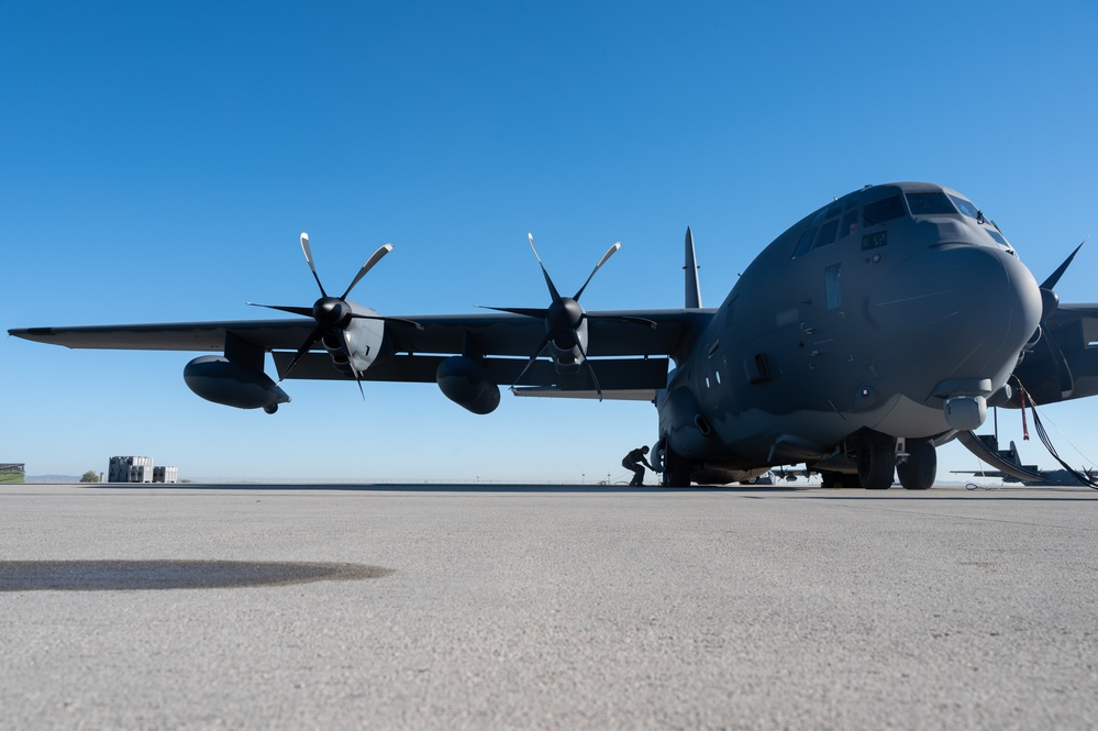 AFSOC joint air refueling during Emerald Warrior 25.1