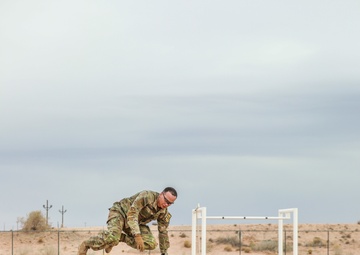 Dagger Brigade OC/T Navigates Obstacle Course