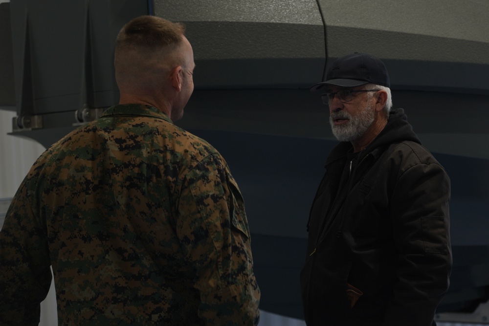 Naval architects introduce new littoral craft to 4th Marine Division Command Group