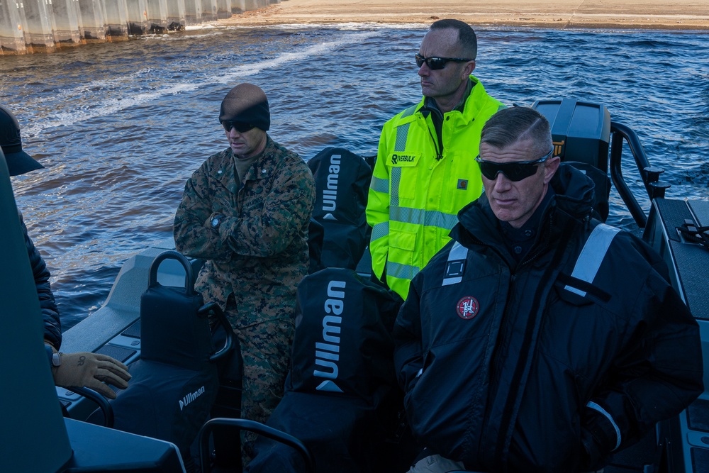 Naval architects introduce new littoral craft to 4th Marine Division Command Group