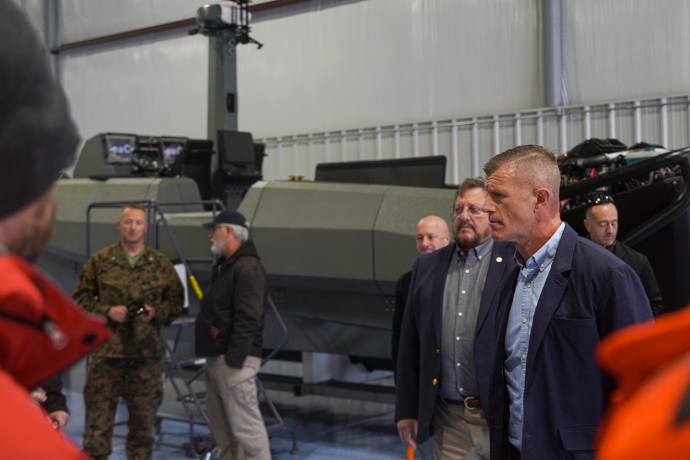 Naval architects introduce new littoral craft to 4th Marine Division Command Group