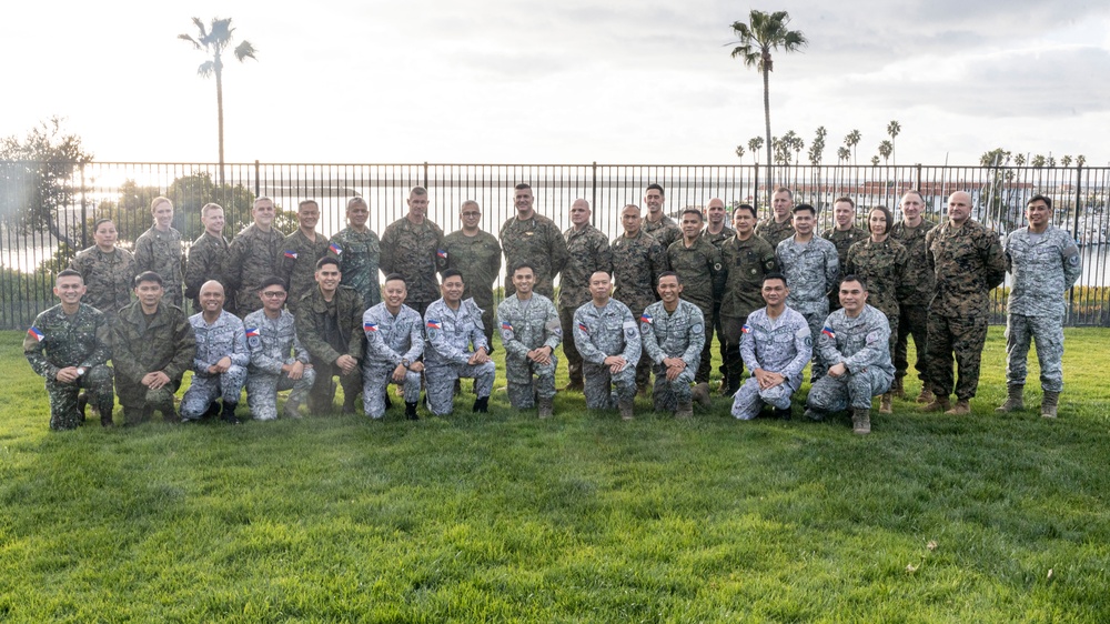 I MEF CG welcomes AFP delegation to MCB Camp Pendleton